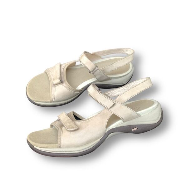 Clarks Women’s Size 8 Springers Beige Strap Comfort Leather Sandals - Picture 5 of 13